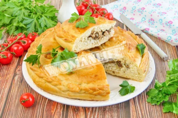 Пиріг з сайрою і рисом в духовці