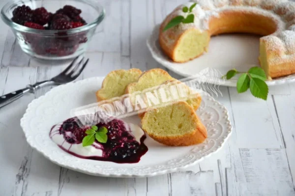 Манник на воді з яйцями