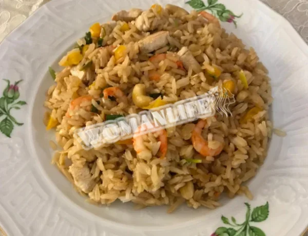 Тайський рис з куркою, креветками та кешью