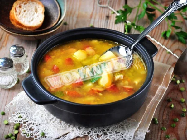 Гороховий суп з мисливськими ковбасками