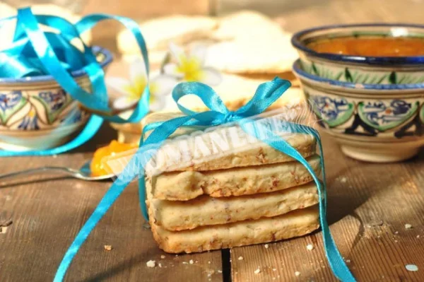 Печиво з абрикосовими кісточками