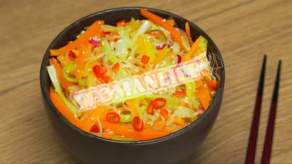 Фунчоза зі свіжими овочами по-корейськи