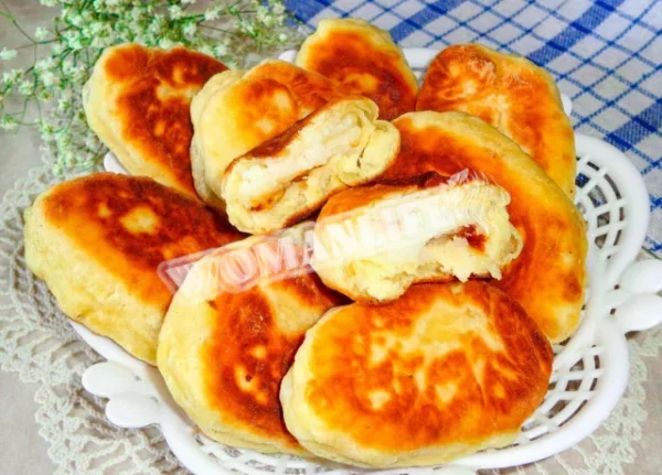 Пиріжки з картоплею на кефірі, смажені на сковороді