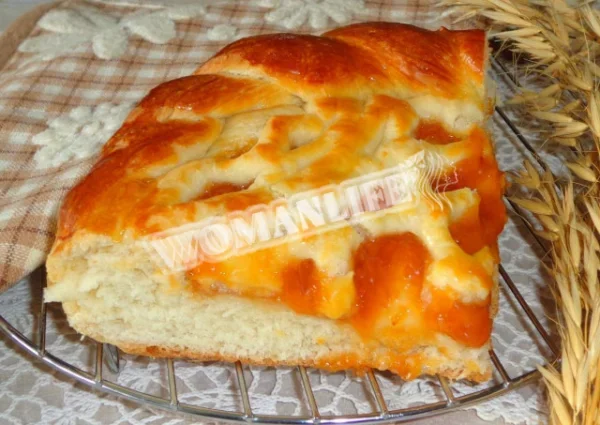 Дріжджовий пиріг з варенням