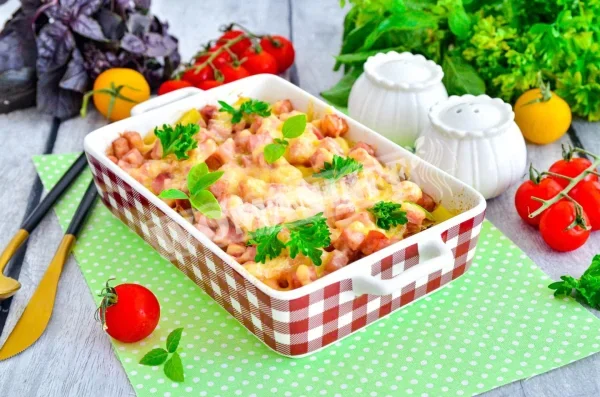 Картопля з шинкою і сиром в духовці