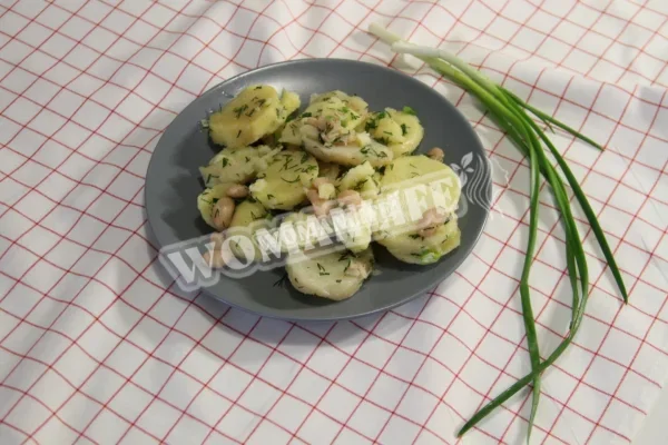 Теплий картопляний салат Картоффельсалат