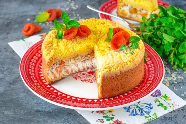 Пиріг з курагою та родзинками