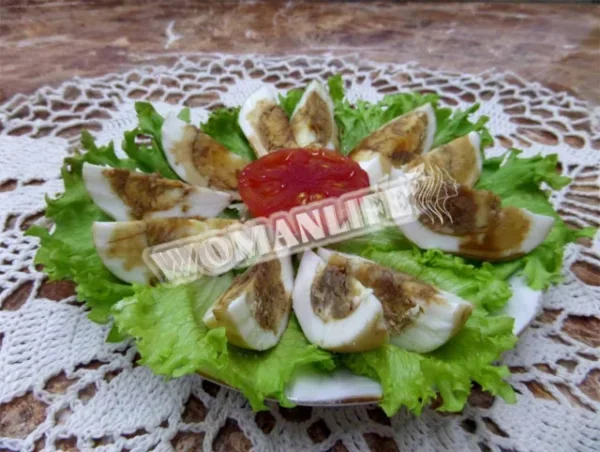 Мариновані курячі яйця в соєвому соусі