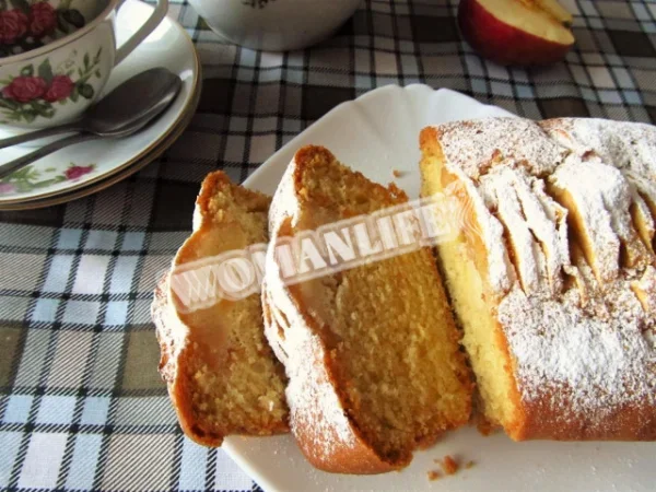 Яблучний пиріг з маслом