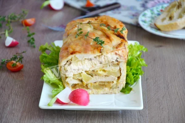 Закусочний пиріг з курячою грудкою і грибами