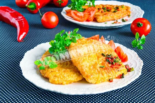 Шніцель з індички на сковороді