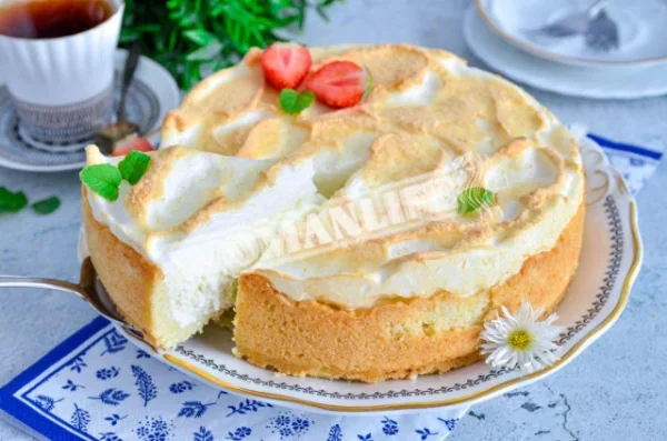 Пісочний пиріг з безе