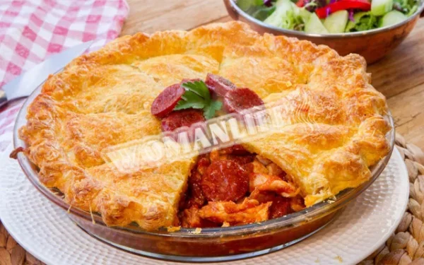 Мексиканський пиріг з куркою під соусом сальса