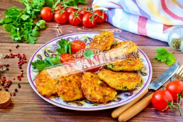 Деруни з сиром на сковороді