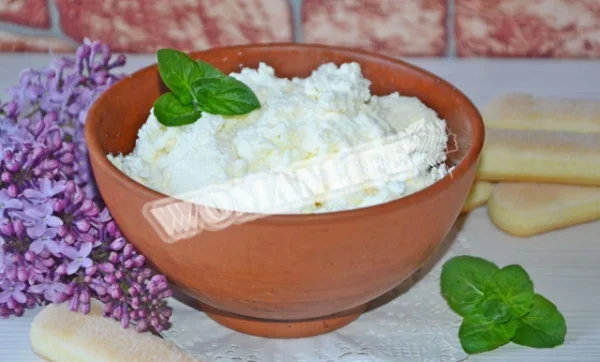 Сир Рікотта з молока і вершків