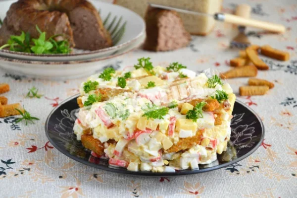 Салат з грінками Королівський