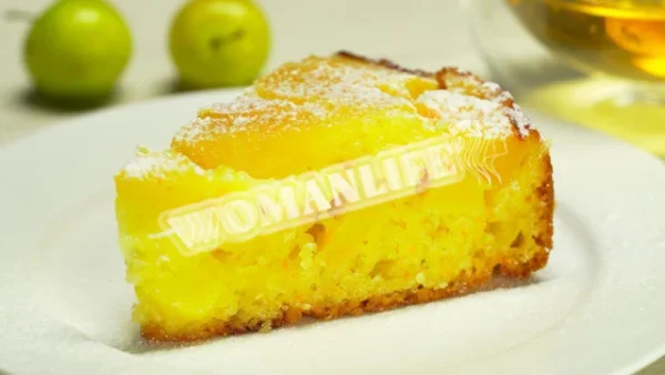 Шарлотка з яблуками і цедрою лимона