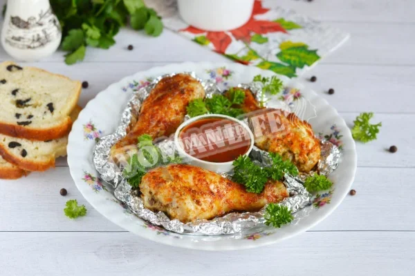 Курячі гомілки, запечені у фользі в духовці
