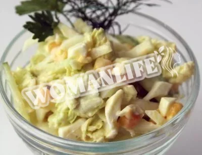 Салат із селери з консервованою кукурудзою