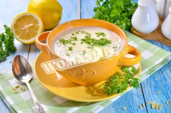 Грецький суп Avgolemono з пастою орзо та куркою