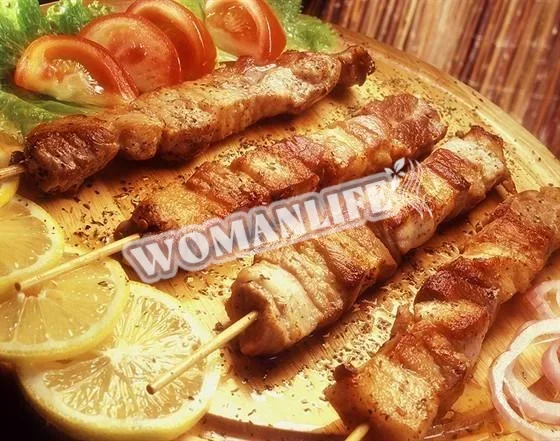 Шашлик з баранини, маринований у білому вині, по-грецьки