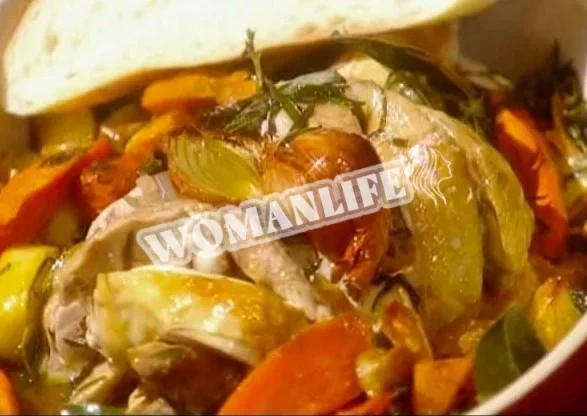 Курка з зеленню і овочами