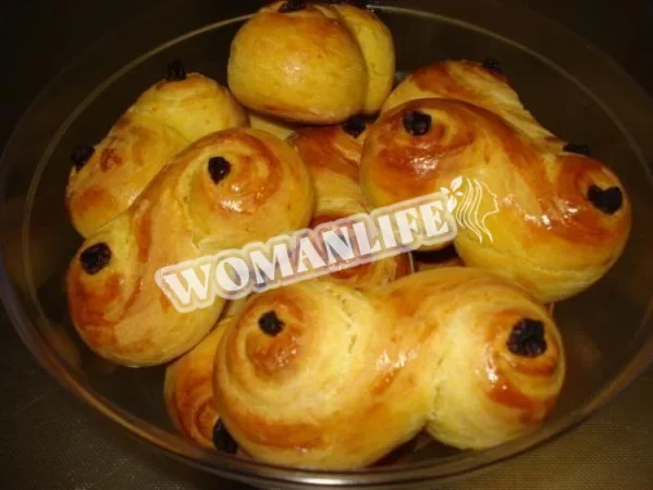 Булочки з сиром і родзинками
