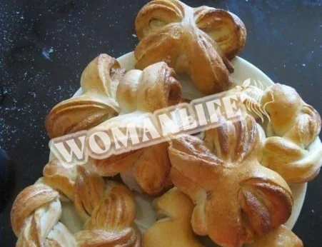 Дріжджові булочки з корицею