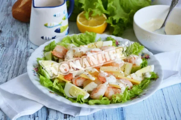 Салат з креветками, ананасом і сиром