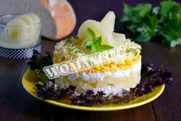 Ананасовий курячий кукурудзний салат
