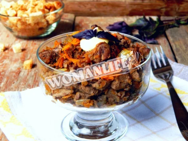 Салат з яловичої печінки, моркви та цибулі