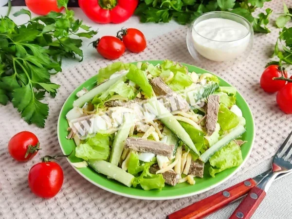 Салат з яловичиною і сиром