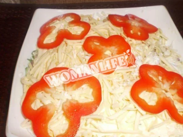 Ніжний салат з куркою та огірками