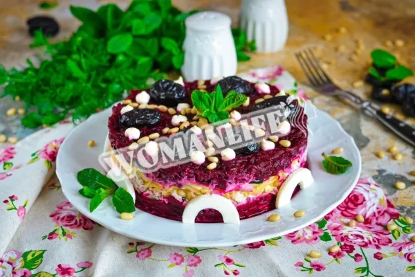 Салат Чингісхан з чорносливом і горіхами