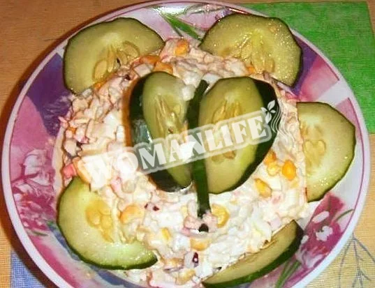 Класичний крабовий салат з яйцями