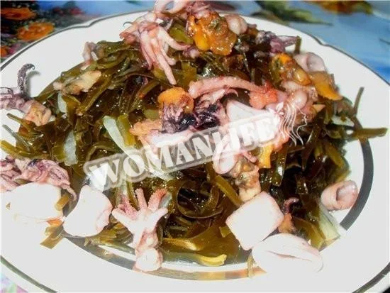Салат з морським коктейлем
