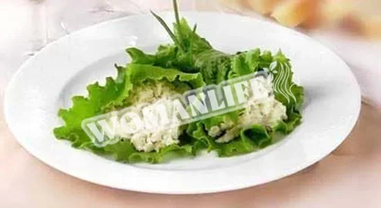 Салат з сиром, помідорами та каперсами