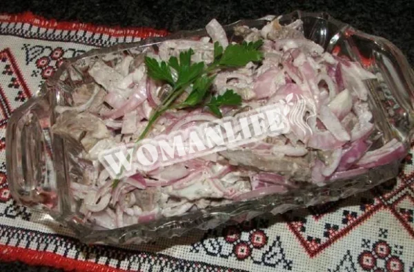 Салат з язиком і маринованими печерицями