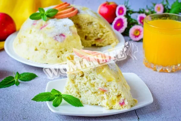 Шарлотка в мікрохвильовці з яблуками