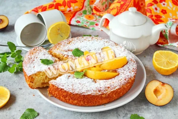 Шарлотка з персиками