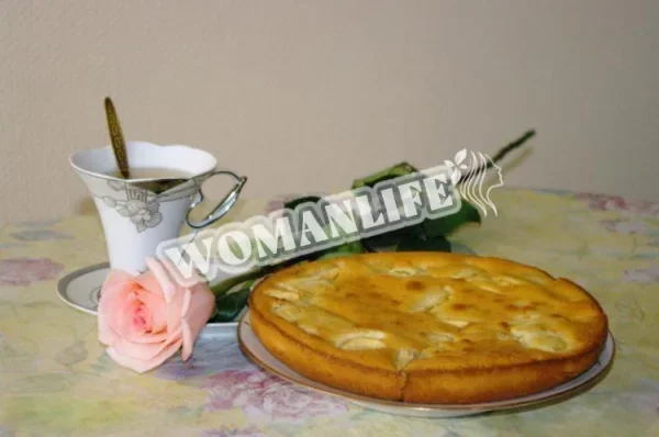 шарлотка зі сметаною і яблуками