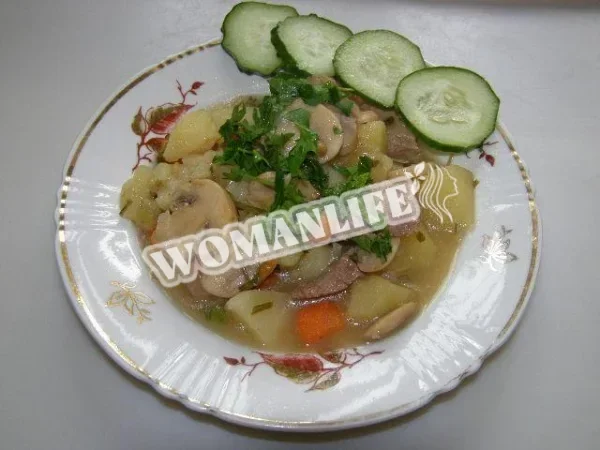 Телятина з овочами