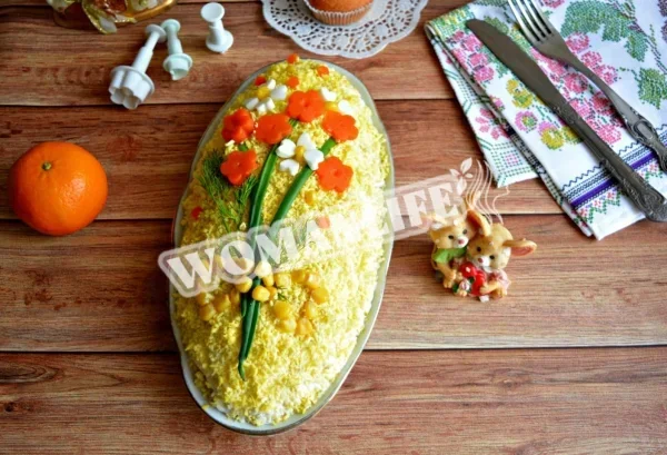 Картопляний салат з чорною редькою, яйцями, яблуками та овочами