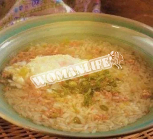 Суп з рисовим фаршем і яйцем