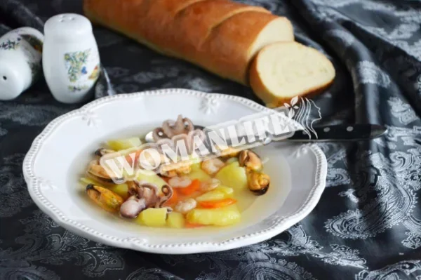 Коктейльний суп з морепродуктами