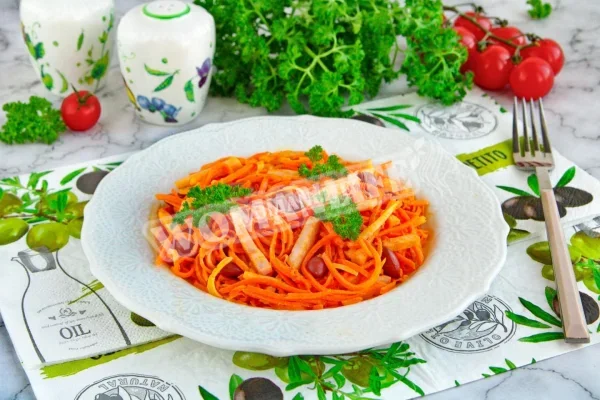 Салат з корейською морквою, шинкою і квасолею