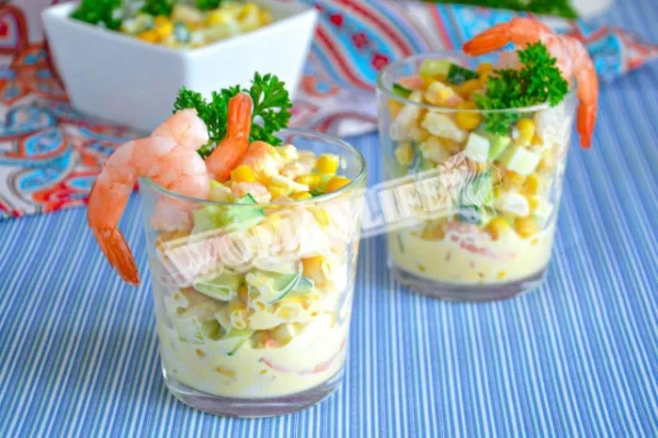 Салат з креветками і кукурудзою