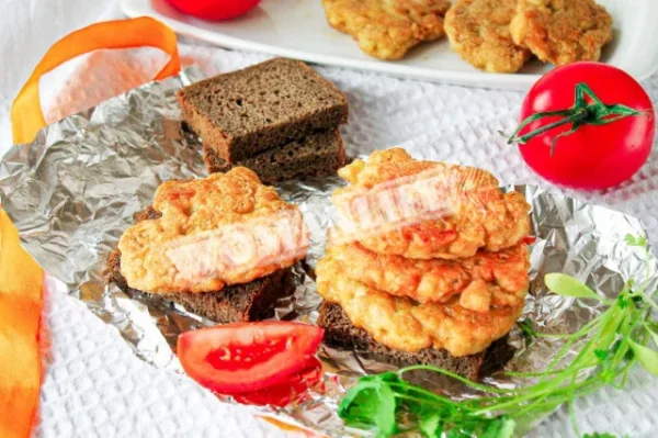 Котлети з курячої грудки з сиром