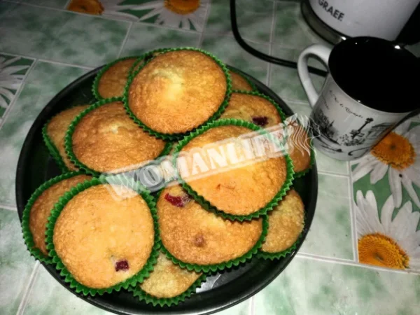 Пухкі кекси з вишнею
