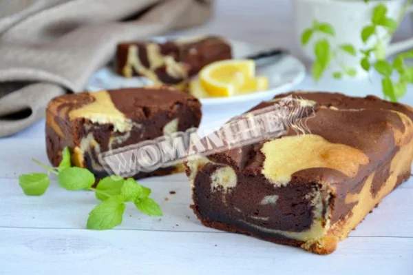 Великий мармуровий кекс з какао в духовці